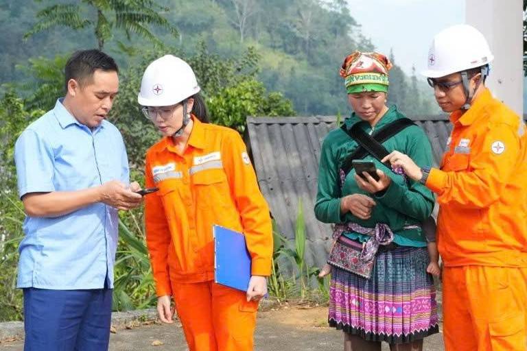 Lào Cai: Chi bộ thôn góp sức đưa dịch vụ điện số đến vùng cao Bắc Hà