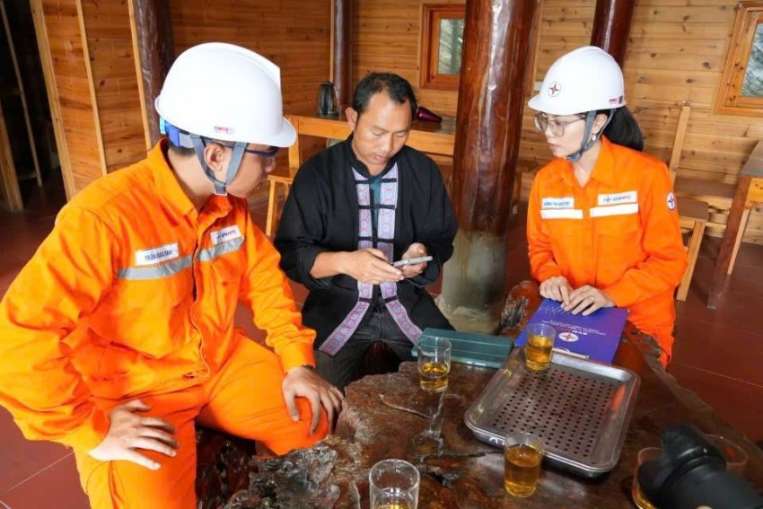 Lào Cai: Chi bộ thôn góp sức đưa dịch vụ điện số đến vùng cao Bắc Hà