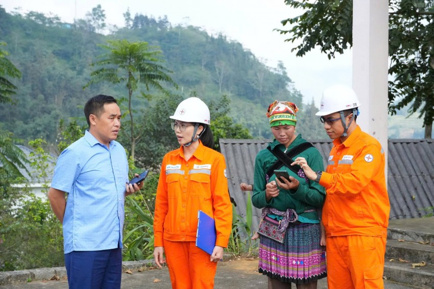 Lào Cai: Chi bộ thôn góp sức đưa dịch vụ điện số đến vùng cao Bắc Hà