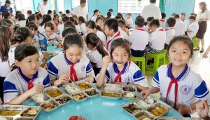 Công khai thực đơn, tăng giám sát an toàn thực phẩm và dinh dưỡng học đường