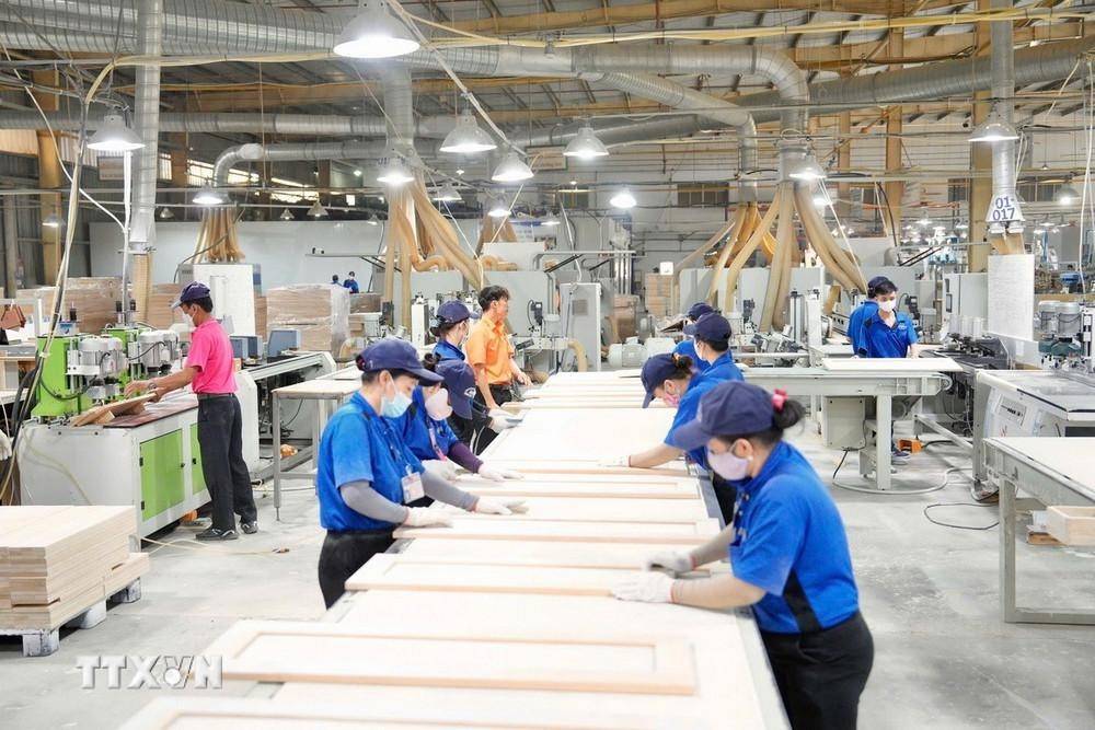 Hoạt động sản xuất tại doanh nghiệp. Chính sách miễn thuế thu nhập doanh nghiệp trong 3 năm được kỳ vọng tạo thêm nguồn lực cho doanh nghiệp nhỏ và vừa trong giai đoạn đầu hoạt động.