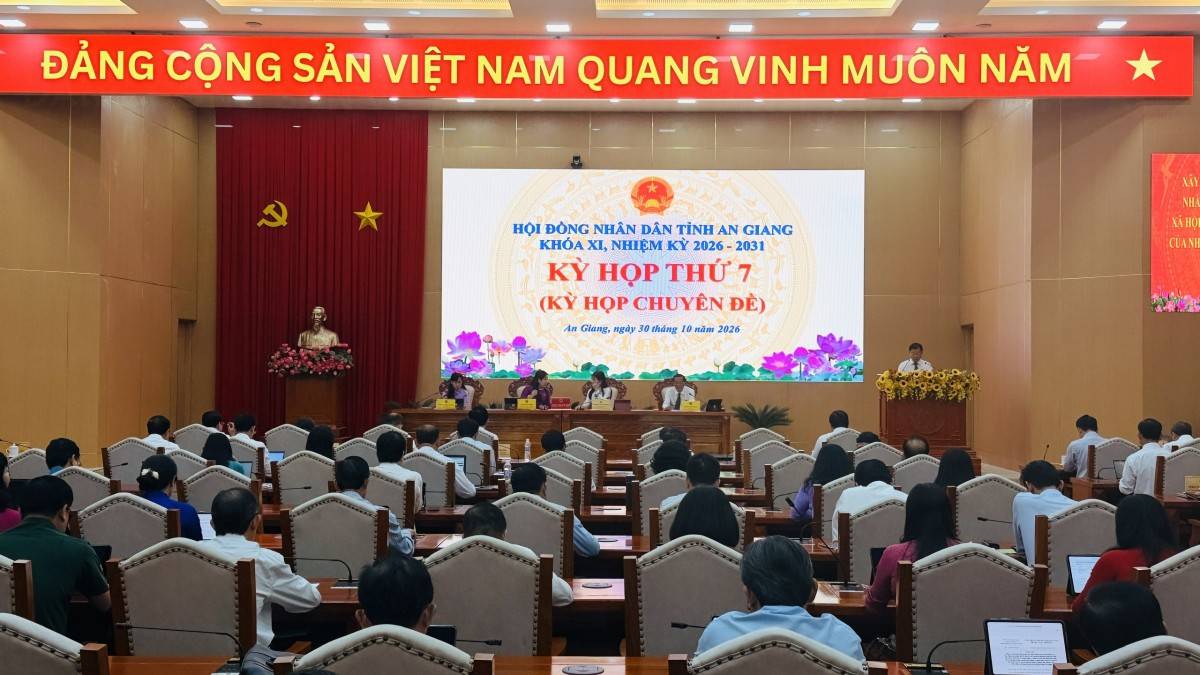 Ngày 30/10, tại Kỳ họp thứ 7 (Kỳ họp chuyên đề) khóa XI, Hội đồng nhân dân tỉnh An Giang đã thông qua Đề án công nhận đặc khu Phú Quốc là Khu kinh tế đặc biệt.