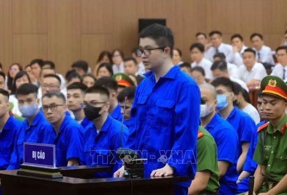 Hé lộ nhóm tư vấn giúp Mr Pips ứng phó khi bị tố giác