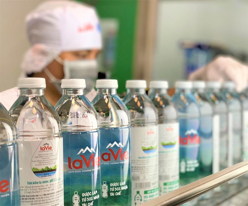 La Vie l&amp;agrave; h&amp;atilde;ng nước kho&amp;aacute;ng đầu ti&amp;ecirc;n tại Việt Nam ra mắt sản phẩm sử dụng chai được l&amp;agrave;m từ nhựa t&amp;aacute;i chế d&amp;ugrave;ng cho ng&amp;agrave;nh thực phẩm