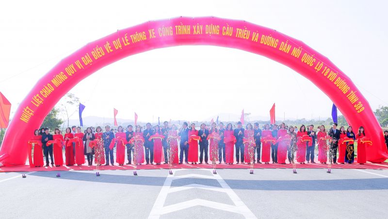 Cắt băng th&amp;ocirc;ng xe kỹ thuật