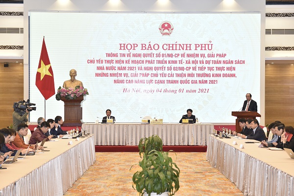 Thứ trưởng Bộ KH&amp;amp;ĐT Trần Quốc Phương trả lời tại buổi họp b&amp;aacute;o