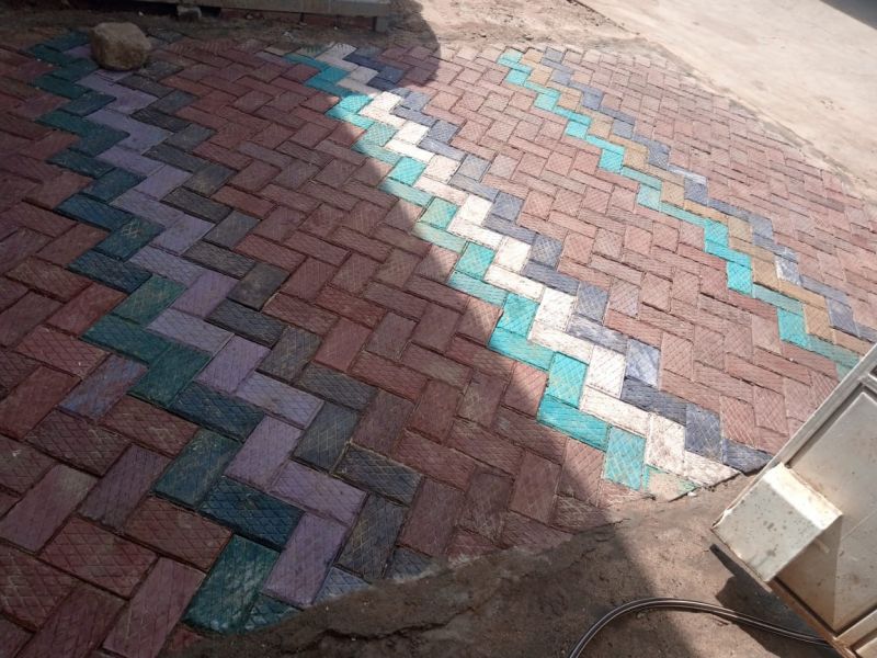 C&amp;aacute;c khối l&amp;aacute;t ở Gjenge với nhiều m&amp;agrave;u sắc kh&amp;aacute;c nhau / ảnh của Gjenge