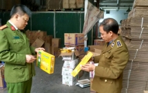 Bắt quả tang doanh nghiệp đang “làm phép” gia hạn sử dụng hơn 3 tấn bánh quy