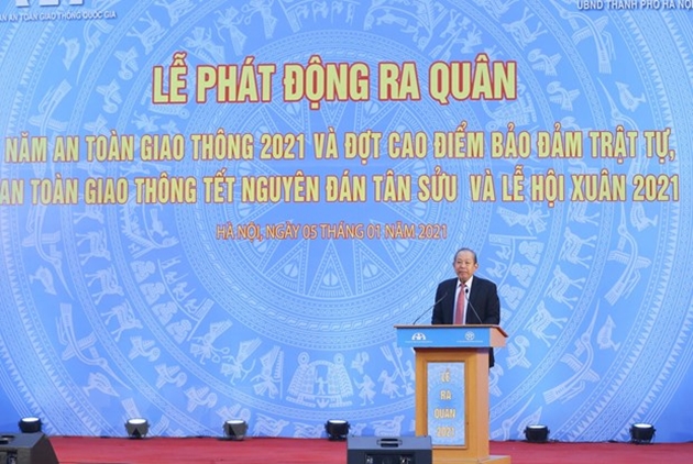 Ph&amp;oacute; Thủ tướng Thường trực Ch&amp;iacute;nh phủ Trương H&amp;ograve;a B&amp;igrave;nh ph&amp;aacute;t động Năm An to&amp;agrave;n giao th&amp;ocirc;ng 2021