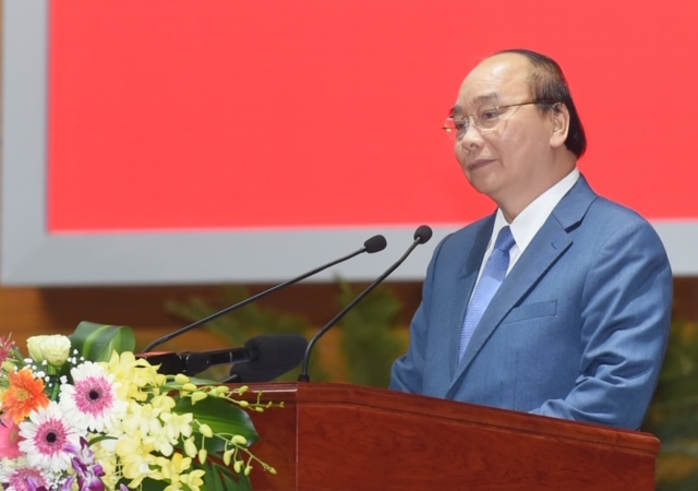Thủ tướng Nguyễn Xu&amp;acirc;n Ph&amp;uacute;c biểu dương những nỗ lực của ng&amp;agrave;nh y tế thời gian qua.