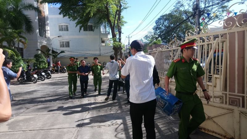 Bị can Nguy&amp;ecirc;̃n Hữu Hoành, nguy&amp;ecirc;n Phó Giám đ&amp;ocirc;́c Chi nhánh Văn phòng đăng ký đ&amp;acirc;́t đai thành ph&amp;ocirc;́ Phan Thi&amp;ecirc;́t bị bắt