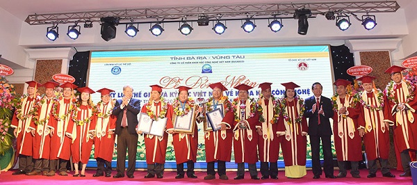 C&amp;ocirc;ng ty cổ phần Khoa học C&amp;ocirc;ng nghệ Việt Nam (Busadco) do Nh&amp;agrave; khoa học Ho&amp;agrave;ng Đức Thảo l&amp;agrave; Chủ tịch HĐQT ki&amp;ecirc;m Tổng gi&amp;aacute;m đốc cũng x&amp;aacute;c lập kỷ lục thế giới