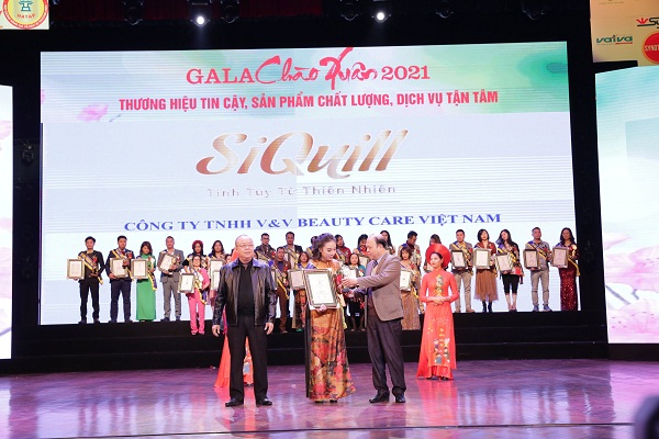 Đại diện Siquill nhận giải thưởng