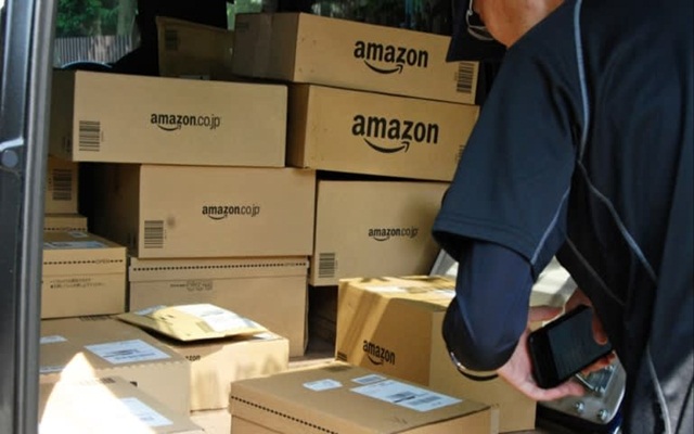 Sự chuyển dịch sang thương mại điện tử ở Nhật Bản kh&amp;ocirc;ng chỉ g&amp;oacute;p phần l&amp;agrave;m tăng  số lượng  h&amp;agrave;ng h&amp;oacute;a vận chuyển m&amp;agrave; c&amp;ograve;n l&amp;agrave;m hạn chế năng lực của c&amp;aacute;c xe tải chở h&amp;agrave;ng v&amp;agrave; c&amp;aacute;c trung t&amp;acirc;m hậu cần.