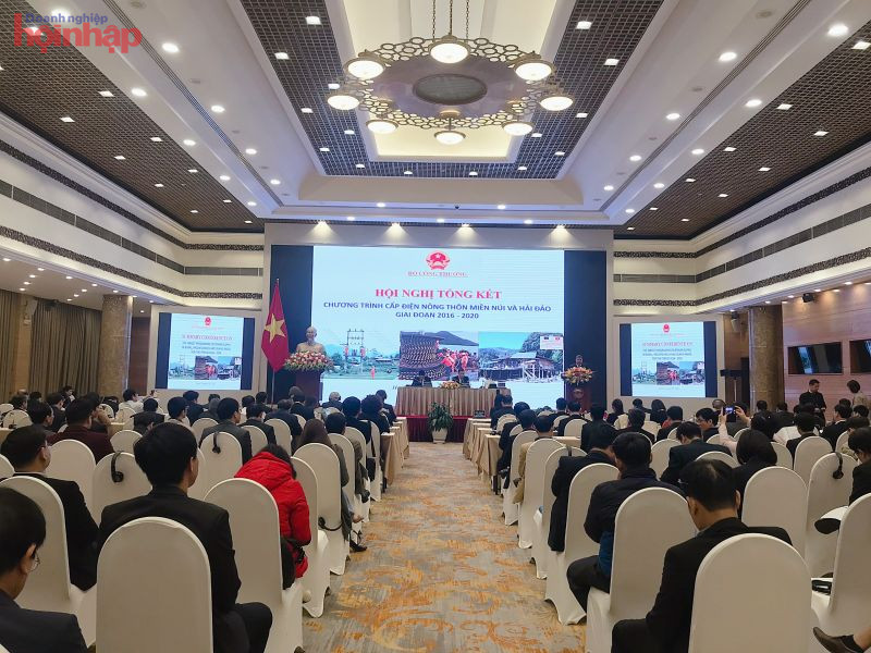 Chương tr&amp;igrave;nh cấp điện n&amp;ocirc;ng th&amp;ocirc;n, miền n&amp;uacute;i v&amp;agrave; hải đảo của Việt Nam g&amp;oacute;p phần x&amp;oacute;a đ&amp;oacute;i giảm ngh&amp;egrave;o v&amp;agrave; ph&amp;aacute;t triển bền vững