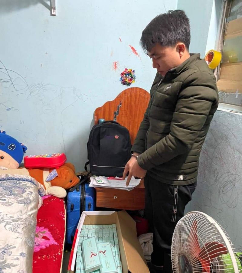 Kh&amp;aacute;m x&amp;eacute;t nơi ở của đối tượng Thượng, lực lượng C&amp;ocirc;ng an thu giữ th&amp;ecirc;m 670 c&amp;acirc;y thuốc l&amp;aacute; lậu