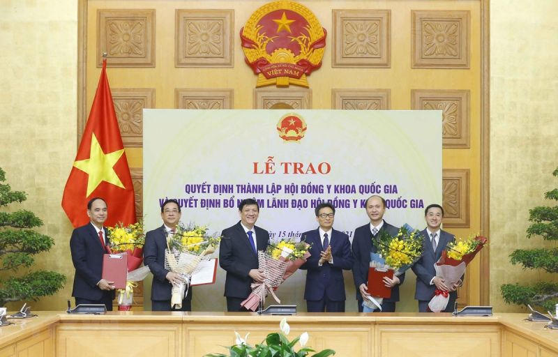 Ph&amp;oacute; Thủ tướng Vũ Đức Đam trao Quyết định th&amp;agrave;nh lập Hội đồng Y khoa Quốc gia v&amp;agrave; Quyết định bổ nhiệm l&amp;atilde;nh đạo Hội đồng Y khoa Quốc gia
