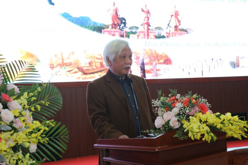 Nh&amp;agrave; sử học Dương Trung Quốc ph&amp;aacute;t biểu tại buổi hội thảo