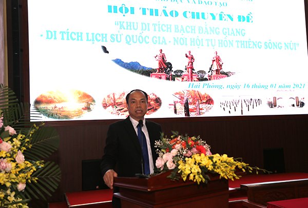 Tiến sĩ L&amp;ecirc; Quốc Tiến GĐ Sở Gi&amp;aacute;o dục Hải Ph&amp;ograve;ng ph&amp;aacute;t biểu tại buổi lễ