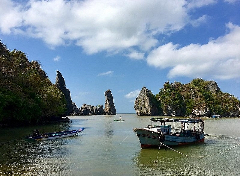 Một g&amp;oacute;c ch&amp;ugrave;a Hang - h&amp;ograve;n phụ tử