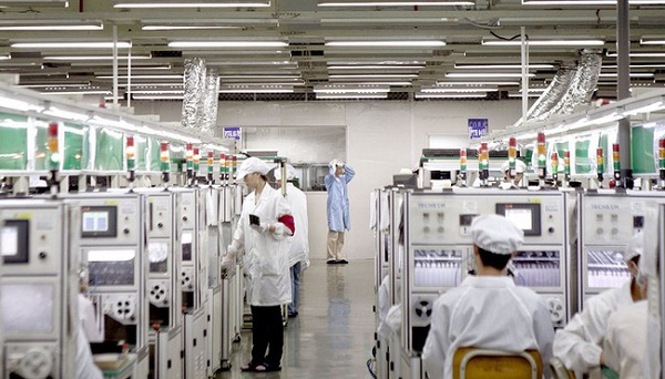 Trong một nh&amp;agrave; m&amp;aacute;y của Foxconn