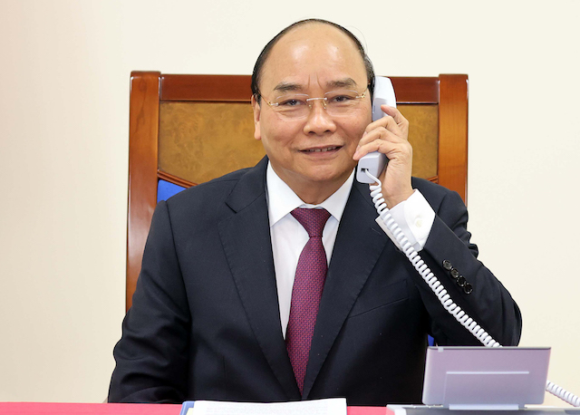 Thủ tướng Nguyễn Xu&amp;acirc;n Ph&amp;uacute;c điện đ&amp;agrave;m với Thủ tướng Australia Scott Morrison. Ảnh: B&amp;aacute;o Ch&amp;iacute;nh Phủ.
