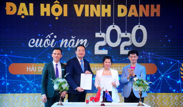 &amp;Ocirc;ng Nguyễn Tất T&amp;ugrave;ng &amp;ndash; CT HĐTV Natrumax v&amp;agrave; B&amp;agrave; L&amp;ecirc; Tuyết Mai &amp;ndash; PGĐ Quỹ Bảo trợ trẻ em Việt Nam c&amp;ugrave;ng k&amp;yacute; Hợp đồng t&amp;agrave;i trợ cho trẻ em c&amp;oacute; ho&amp;agrave;n cảnh kh&amp;oacute; khăn giai đoạn 2021 &amp;ndash; 2025.