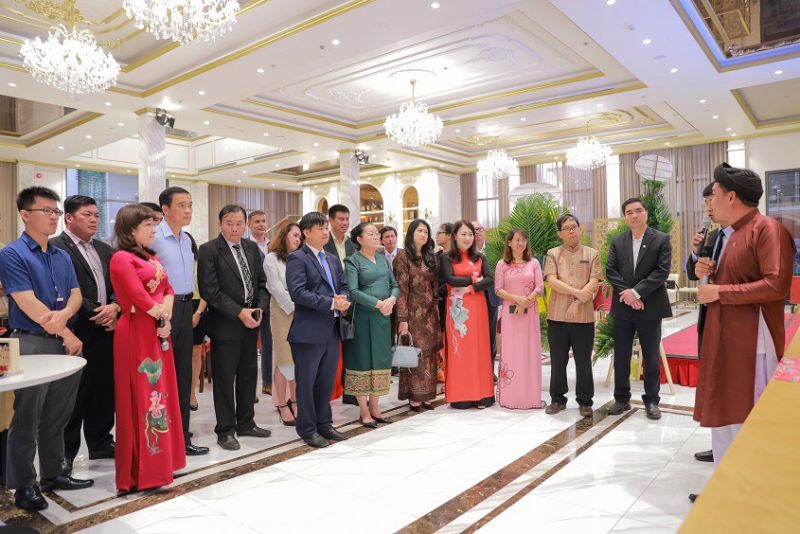 &amp;Ocirc;ng Hồ Nhựt Quang &amp;ndash; Cố vấn cấp cao về văn h&amp;oacute;a của Ph&amp;uacute;c Khang tr&amp;igrave;nh b&amp;agrave;y về đặc trưng văn h&amp;oacute;a cổ truyền người Việt