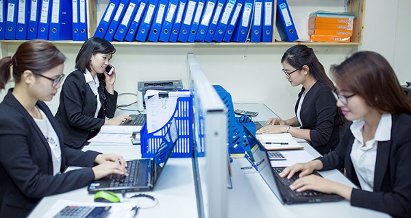 Người l&amp;agrave;m kế to&amp;aacute;n c&amp;oacute; tr&amp;aacute;ch nhiệm tu&amp;acirc;n thủ c&amp;aacute;c quy định của ph&amp;aacute;p luật về kế to&amp;aacute;n, thực hiện c&amp;aacute;c c&amp;ocirc;ng việc được ph&amp;acirc;n c&amp;ocirc;ng v&amp;agrave; chịu tr&amp;aacute;ch nhiệm về chuy&amp;ecirc;n m&amp;ocirc;n, nghiệp vụ của m&amp;igrave;nh