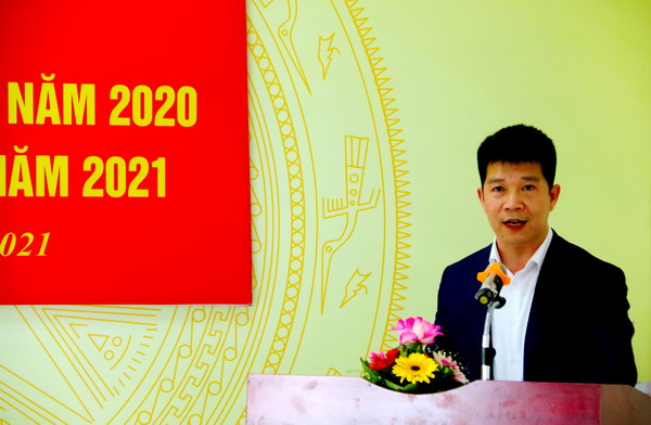 Đ/c Nguyễn Văn Minh - B&amp;iacute; thư Đảng ủy Khối tr&amp;igrave;nh b&amp;agrave;y B&amp;aacute;o c&amp;aacute;o kết quả c&amp;ocirc;ng t&amp;aacute;c năm 2020, triển khai nhiệm vụ trọng t&amp;acirc;m năm 2021.