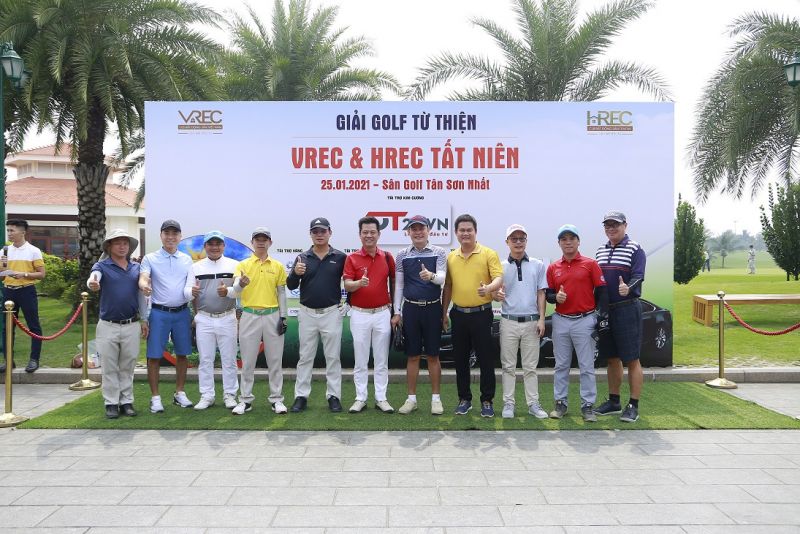 C&amp;aacute;c Golfer chuẩn bị ra s&amp;acirc;n thi đấu (S&amp;acirc;n golf T&amp;acirc;n Sơn Nhất, TP.HCM)