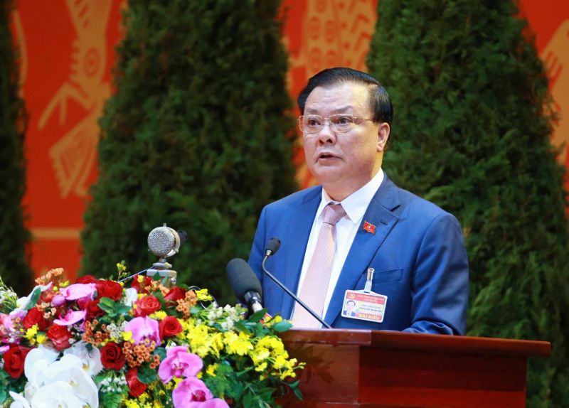Đồng ch&amp;iacute; Đinh Tiến Dũng, Ủy vi&amp;ecirc;n Trung ương Đảng, B&amp;iacute; thư Ban c&amp;aacute;n sự đảng, Bộ trưởng Bộ T&amp;agrave;i ch&amp;iacute;nh tr&amp;igrave;nh b&amp;agrave;y tham luận.
