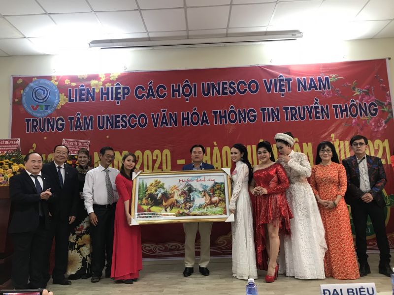 BTC đ&amp;atilde; b&amp;aacute;n đấu gi&amp;aacute; th&amp;agrave;nh c&amp;ocirc;ng Bức tranh phong thủy để g&amp;acirc;y Quỹ từ thiện trong năm 2021