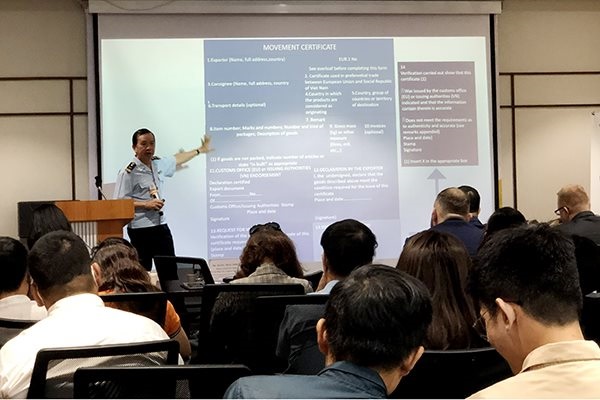 &amp;Ocirc;ng Đặng Th&amp;aacute;i Thiện - Ph&amp;oacute; ph&amp;ograve;ng Gi&amp;aacute;m s&amp;aacute;t Quản l&amp;yacute;, Cục Hải quan TP. Hồ Ch&amp;iacute; Minh chi sẻ kinh nghiệm tại Hội thảo