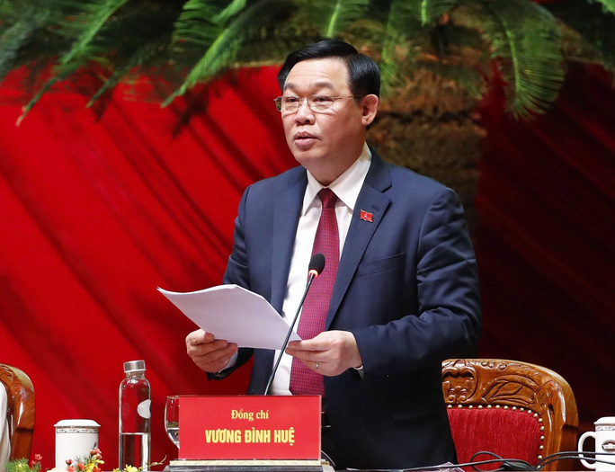 &amp;Ocirc;ng Vương Đ&amp;igrave;nh Huệ - Ủy vi&amp;ecirc;n Bộ Ch&amp;iacute;nh trị, B&amp;iacute; thư Th&amp;agrave;nh ủy H&amp;agrave; Nội - thay mặt Đo&amp;agrave;n Chủ tịch điều h&amp;agrave;nh phi&amp;ecirc;n họp
