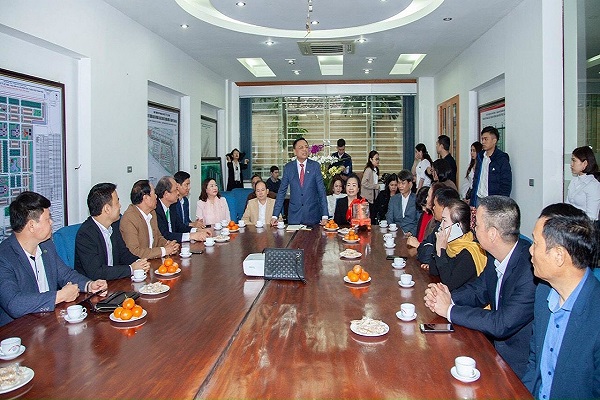 Chủ tịch Hiệp hội Doanh nghiệp tỉnh c&amp;oacute; &amp;yacute; kiến trong buổi giao lưu tại tổng C&amp;ocirc;ng ty  Đ&amp;ocirc;ng Bắc