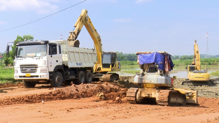 Thi c&amp;ocirc;ng dự &amp;aacute;n cải tạo, gia c&amp;ocirc;́ v&amp;agrave; n&amp;acirc;ng c&amp;acirc;́p đường &amp;Acirc;u Cơ, th&amp;agrave;nh phố Việt Tr&amp;igrave;