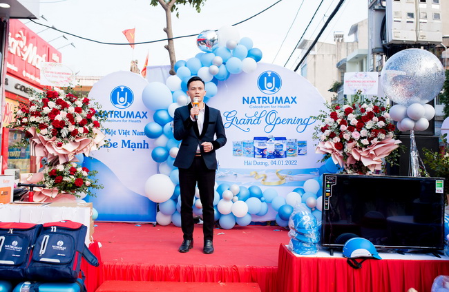 &amp;Ocirc;ng Nguyễn B&amp;aacute; H&amp;agrave; &amp;ndash; PCT HĐQT C&amp;ocirc;ng ty TNHH Xuất nhập khẩu Sữa v&amp;agrave; Dinh dưỡng Quốc tế Natrumax ph&amp;aacute;t biểu &amp;yacute; kiến tại lễ khai trương