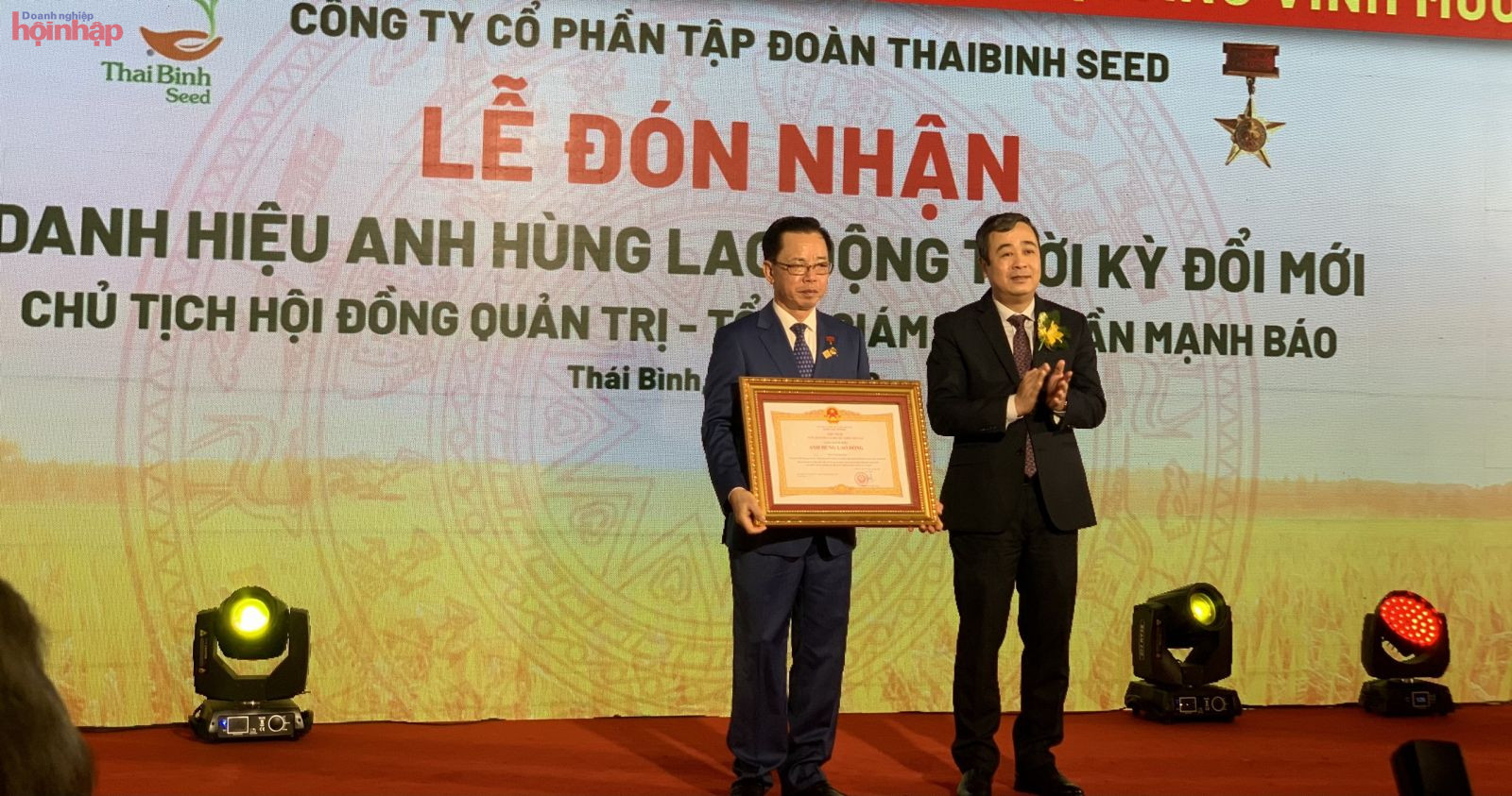 Tập đo&amp;agrave;n ThaiBinh Seed đ&amp;oacute;n nhận Danh hiệu Anh h&amp;ugrave;ng lao động thời kỳ đổi mới