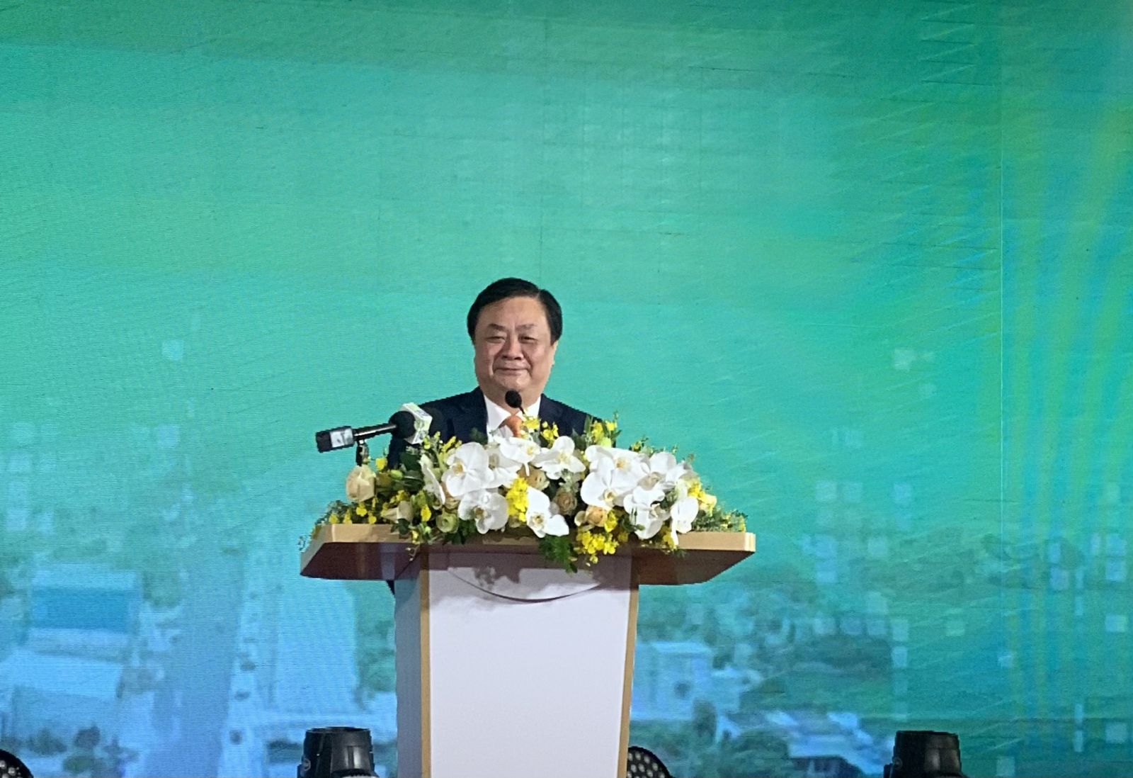 Bộ trưởng Bộ N&amp;ocirc;ng nghiệp v&amp;agrave; Ph&amp;aacute;t triển n&amp;ocirc;ng th&amp;ocirc;n - L&amp;ecirc; Minh Hoan