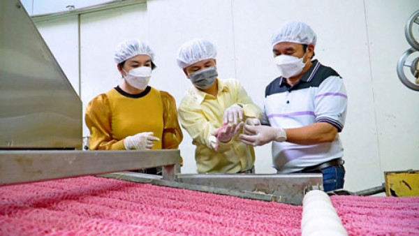 Việt Nam có mì ăn liền làm từ trái cây thanh long