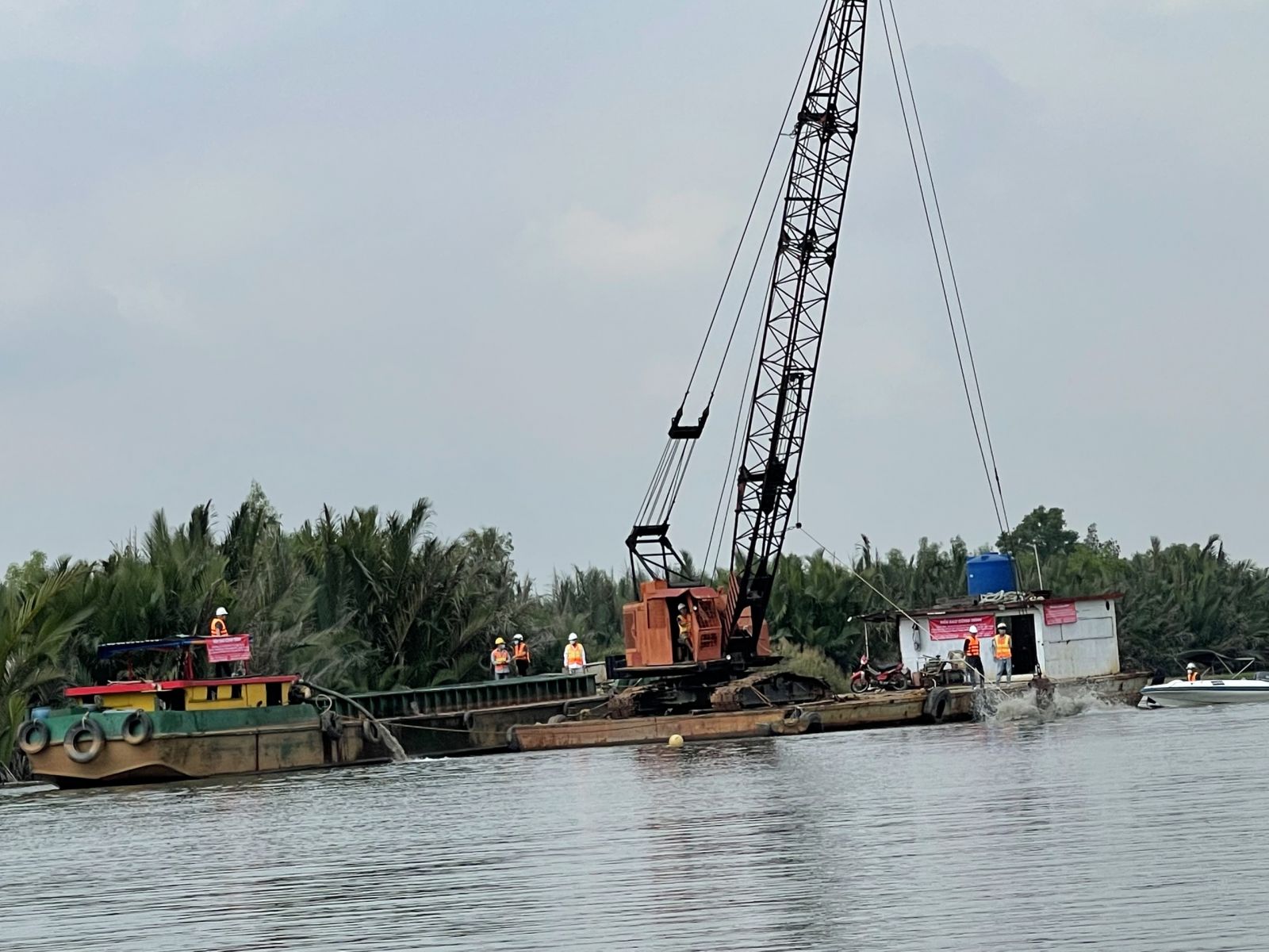 Tuyến rạch &amp;Ocirc;ng K&amp;egrave;o v&amp;agrave; c&amp;aacute;c tuyến rạch: &amp;Ocirc;ng Chước, &amp;Ocirc;ng Mai, &amp;Ocirc;ng Thuộc, Ch&amp;agrave; L&amp;aacute; Lớn phục vụ tưới, ti&amp;ecirc;u, cấp nước, ngăn mặn, xả ph&amp;egrave;n v&amp;agrave; phục vụ lưu th&amp;ocirc;ng vận chuyển n&amp;ocirc;ng sản tại Huyện Nhơn Trạch, Đồng Nai