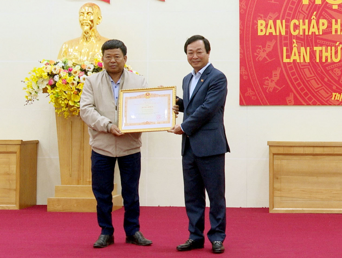 Chủ tịch UBND tỉnh Ph&amp;uacute; Thọ trao Bằng khen của Thủ tướng Ch&amp;iacute;nh phủ cho Đảng bộ x&amp;atilde; Thanh Minh v&amp;igrave; c&amp;oacute; th&amp;agrave;nh t&amp;iacute;ch xuất sắc trong thực hiện Chỉ thị 05-CT/TW của Bộ Ch&amp;iacute;nh trị, giai đoạn 2016 - 2021