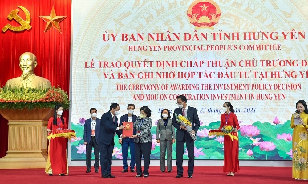 Tổng Gi&amp;aacute;m đốc Vinamilk nhận quyết định chủ trương đầu tư cho dự &amp;aacute;n nh&amp;agrave; m&amp;aacute;y 4.600 tỷ đồng tại Hưng Y&amp;ecirc;n.