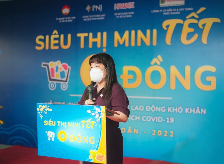 B&amp;agrave; Lưu Thị Thanh Mẫu - CEO Phuc Khang Corporation ph&amp;aacute;t biểu trong lễ khai mạc &amp;ldquo;Si&amp;ecirc;u thị mini Tết 0 đồng&amp;rdquo;