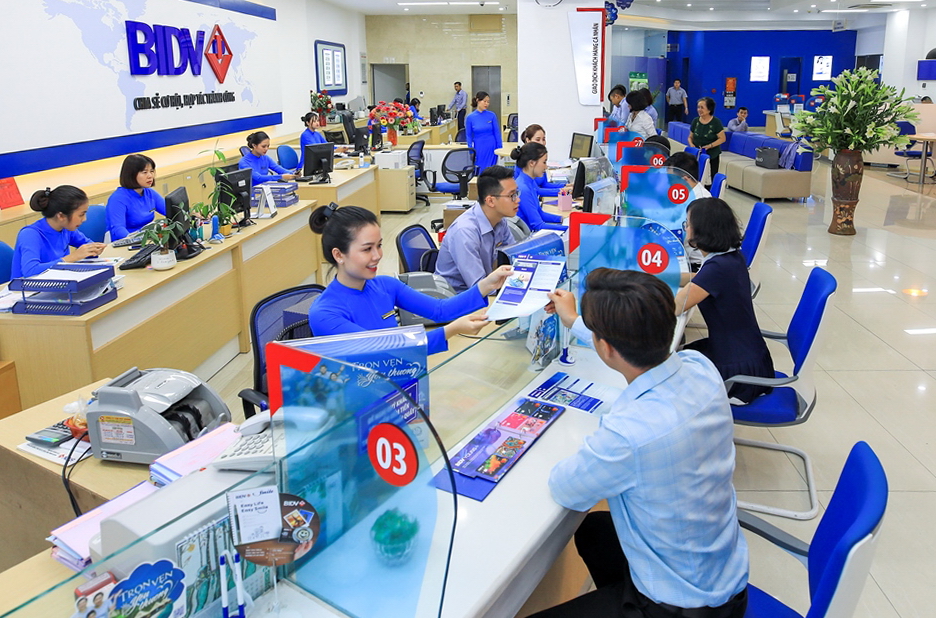 Năm 2021, tốc độ tăng trưởng t&amp;iacute;n dụng của ng&amp;agrave;nh NH l&amp;agrave; 13,53% so với cuối năm 2020, tương ứng lượng vốn bơm ra th&amp;ecirc;m hơn 1,243 triệu tỉ đồng