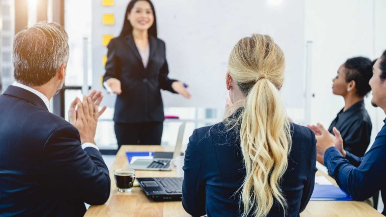Đ&amp;agrave;o tạo l&amp;atilde;nh đạo kh&amp;ocirc;ng chỉ d&amp;agrave;nh cho những c&amp;ocirc;ng nh&amp;acirc;n vi&amp;ecirc;n c&amp;oacute; hiệu suất l&amp;agrave;m việc cao nhất