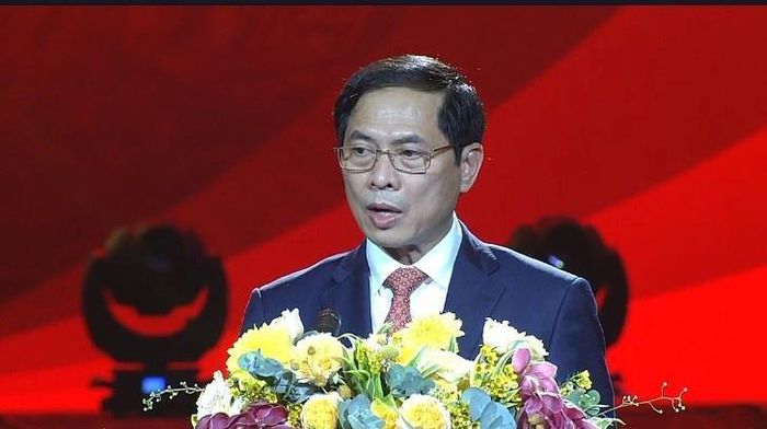 Bộ trưởng Ngoại giao B&amp;ugrave;i Thanh Sơn tin tưởng cộng đồng 5,3 triệu đồng b&amp;agrave;o ta ở nước ngo&amp;agrave;i sẽ lu&amp;ocirc;n đo&amp;agrave;n kết, c&amp;ugrave;ng nhau ph&amp;aacute;t triển.