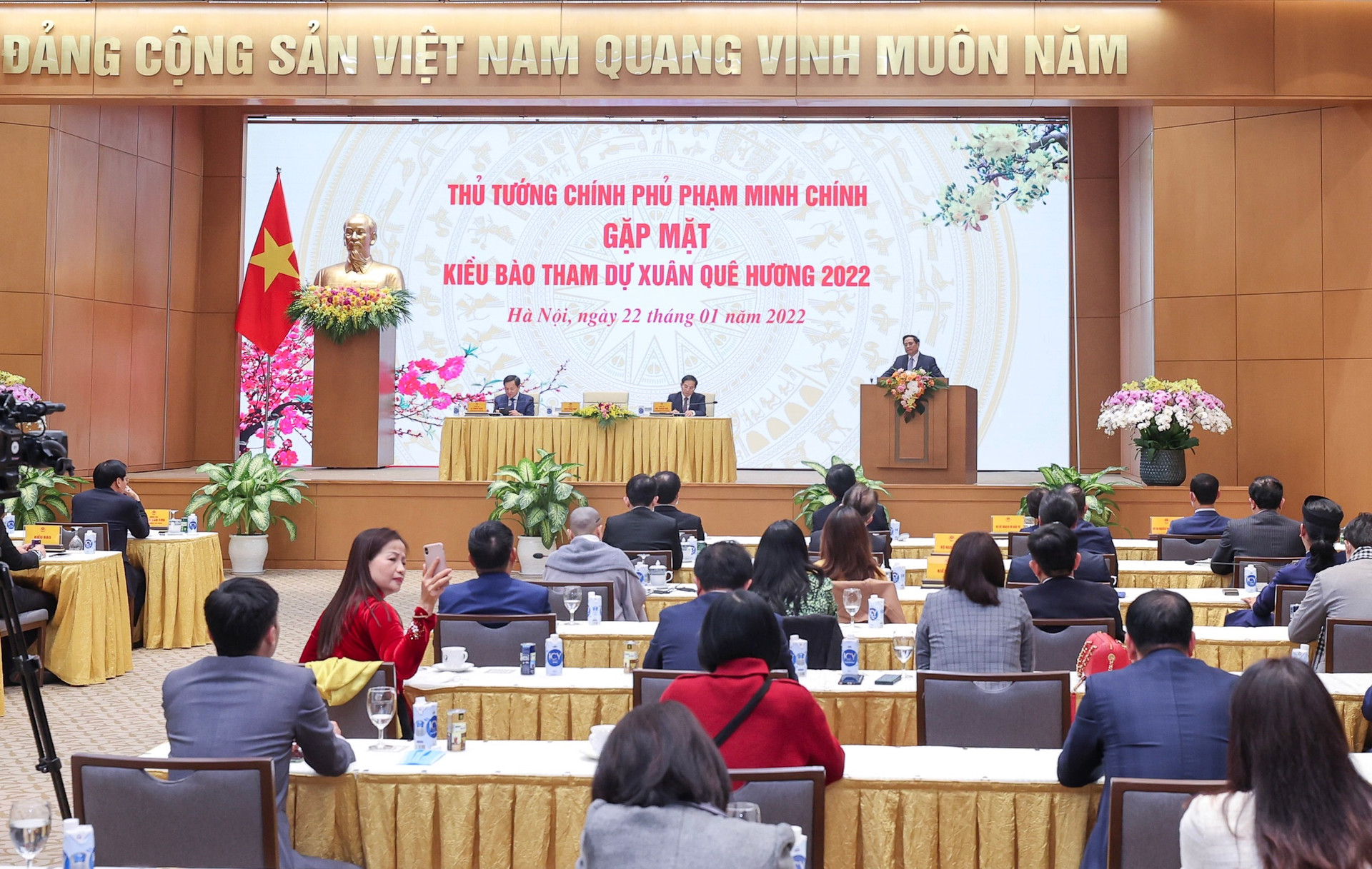 Thủ tướng Phạm Minh Ch&amp;iacute;nh: Ch&amp;iacute;nh phủ sẽ c&amp;oacute; giải ph&amp;aacute;p để 'đường về qu&amp;ecirc; gần hơn' với kiều b&amp;agrave;o - Ảnh 6.