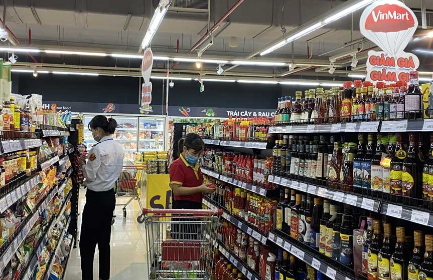 Si&amp;ecirc;u thị Vinmart, Trung t&amp;acirc;m thương mại Vincom Palaza (TP H&amp;ograve;a B&amp;igrave;nh) sẵn s&amp;agrave;ng nguồn h&amp;agrave;ng h&amp;oacute;a thiết yếu phục vụ nhu cầu mua sắm dịp Tết Nguy&amp;ecirc;n đ&amp;aacute;n Nh&amp;acirc;m Dần 2022.